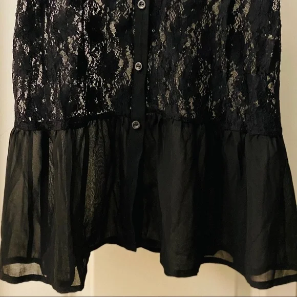 H&M | Sleeveless Lace Button-Up Top - Picture 5 of 9